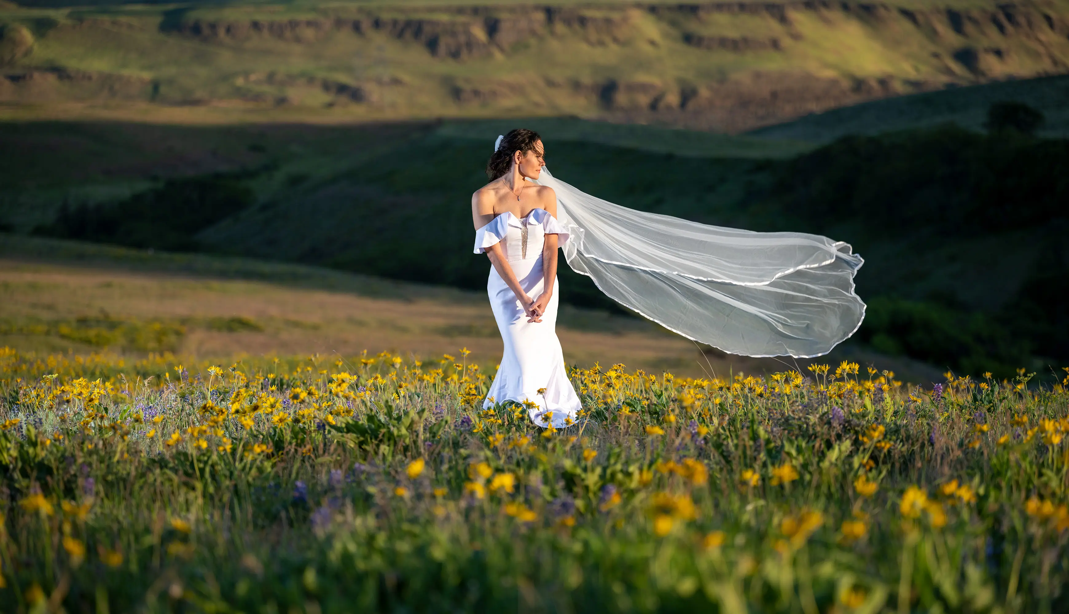 DavisPhotoArts_bride_and_flowers